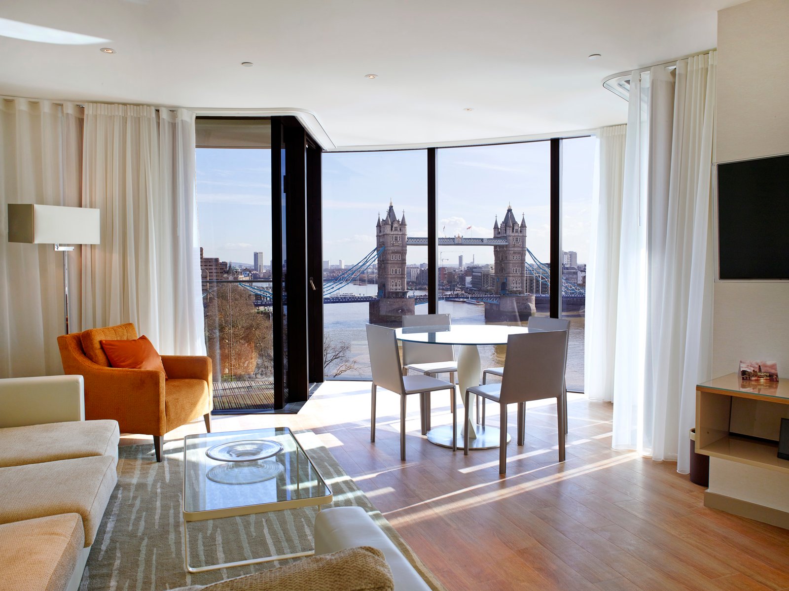 Two Bedroom Serviced Apartment in Tower Hill, London EC3R