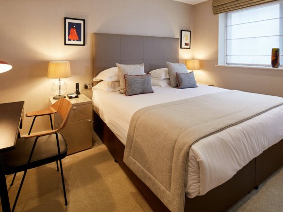 One Bedroom Serviced Apartment in Knightsbridge, London SW7