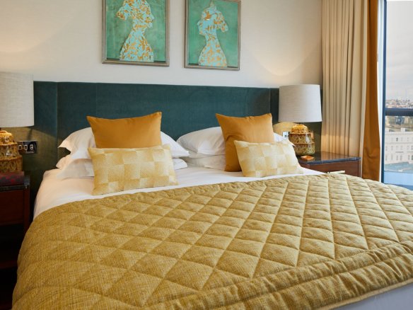 Three Bedroom Serviced Apartment in Kensington, London SW7