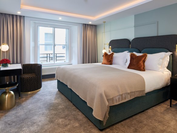 Three Bedroom Serviced Apartment in Kensington, London SW7