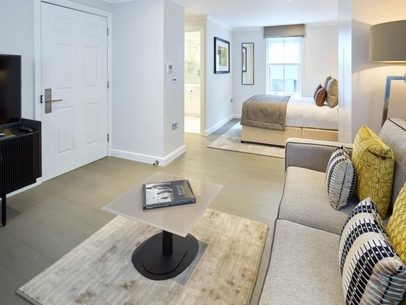Studio Serviced Apartment in City of London, London EC4