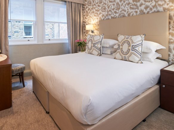 Two Bedroom Serviced Apartment in City of London, London EC4