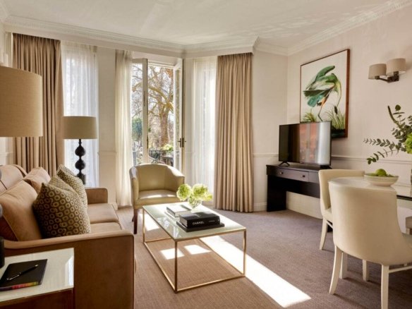 Two Bedroom, Two Bathroom Apartment in Kensington, London SW5