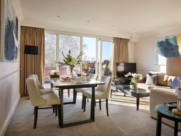 Three Bedroom Serviced Apartment in Kensington, London SW5
