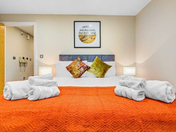 One Bedroom Serviced Apartment in Battersea, London SW11