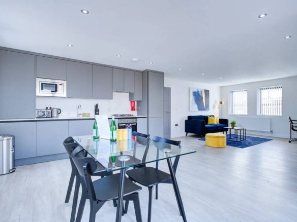 Two Bedroom Serviced Apartment in Uxbridge, Middlesex UB8