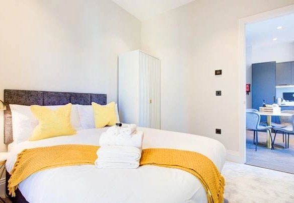 Two Bedroom Serviced Apartment in Canary Wharf, London E14