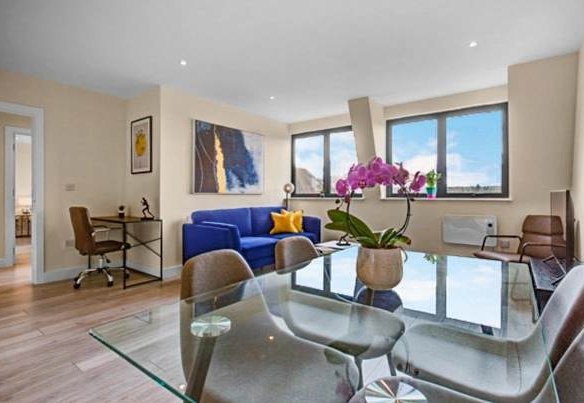Two Bedroom Serviced Apartment in Cheam, Sutton SM3