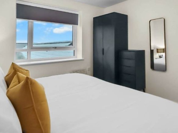 Three Bedroom Serviced Apartment in Mitcham, Surrey CR4
