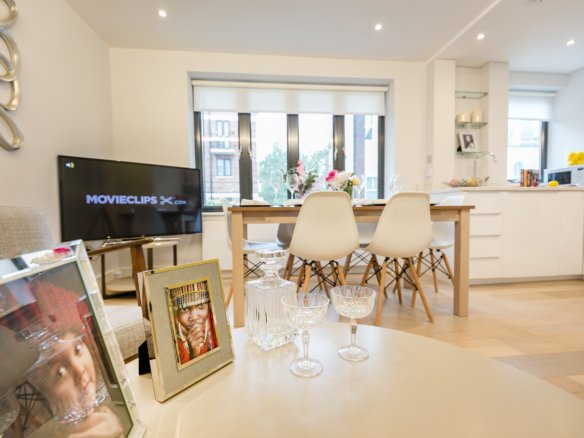 Three Bedroom Apartment in Notting Hill, London