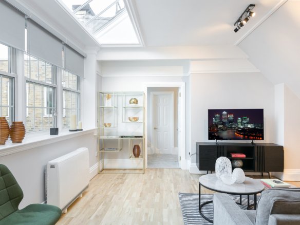 Three Bedroom Deluxe Penthouse with Terrace in Marylebone, London
