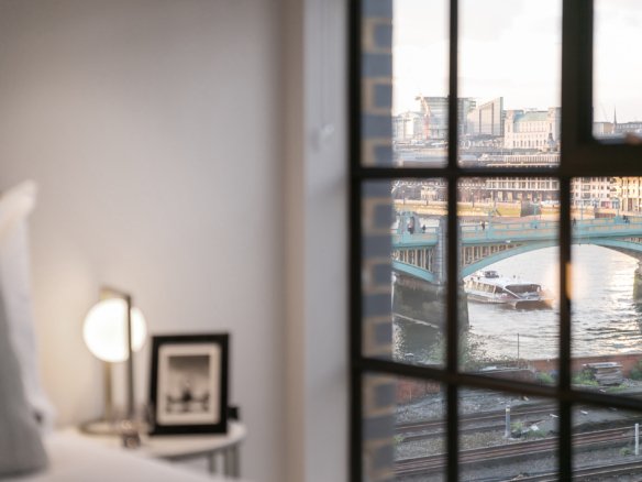 Two Bedroom with Balcony Serviced Apartment in London Bridge