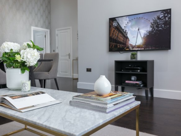 Deluxe Two Bedroom Apartment with Private Balcony, Paddington